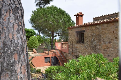 Peace, rest and relaxation in a lovely renovated, Catalan farmhouse