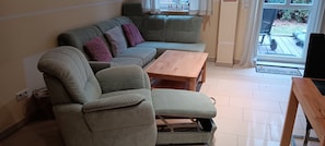 Smart-TV, DVD-Player, Bücher, Videothek