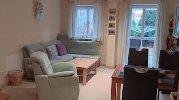 Smart-TV, DVD-Player, Bücher, Videothek