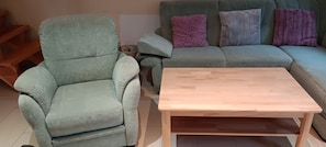 Smart-TV, DVD-spiller, bøker og filmbibliotek