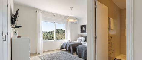 6 bedrooms, iron/ironing board, free WiFi, bed sheets