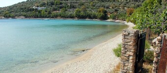 Open Your Door On The Beach! - Private Beach Home