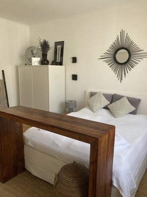 1 Schlafzimmer, Schreibtisch, Bügeleisen/Bügelbrett, Reisekinderbett