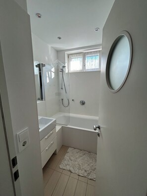 Combined shower/tub, hair dryer, towels, soap
