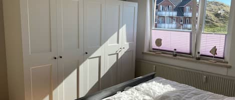 1 chambre, lit parapluie, Wi-Fi gratuit, draps fournis