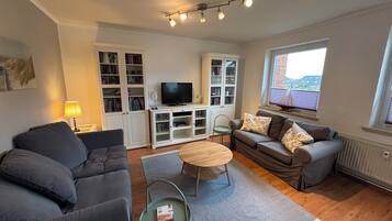 Smart-TV, DVD-Player, Bücher, Videothek