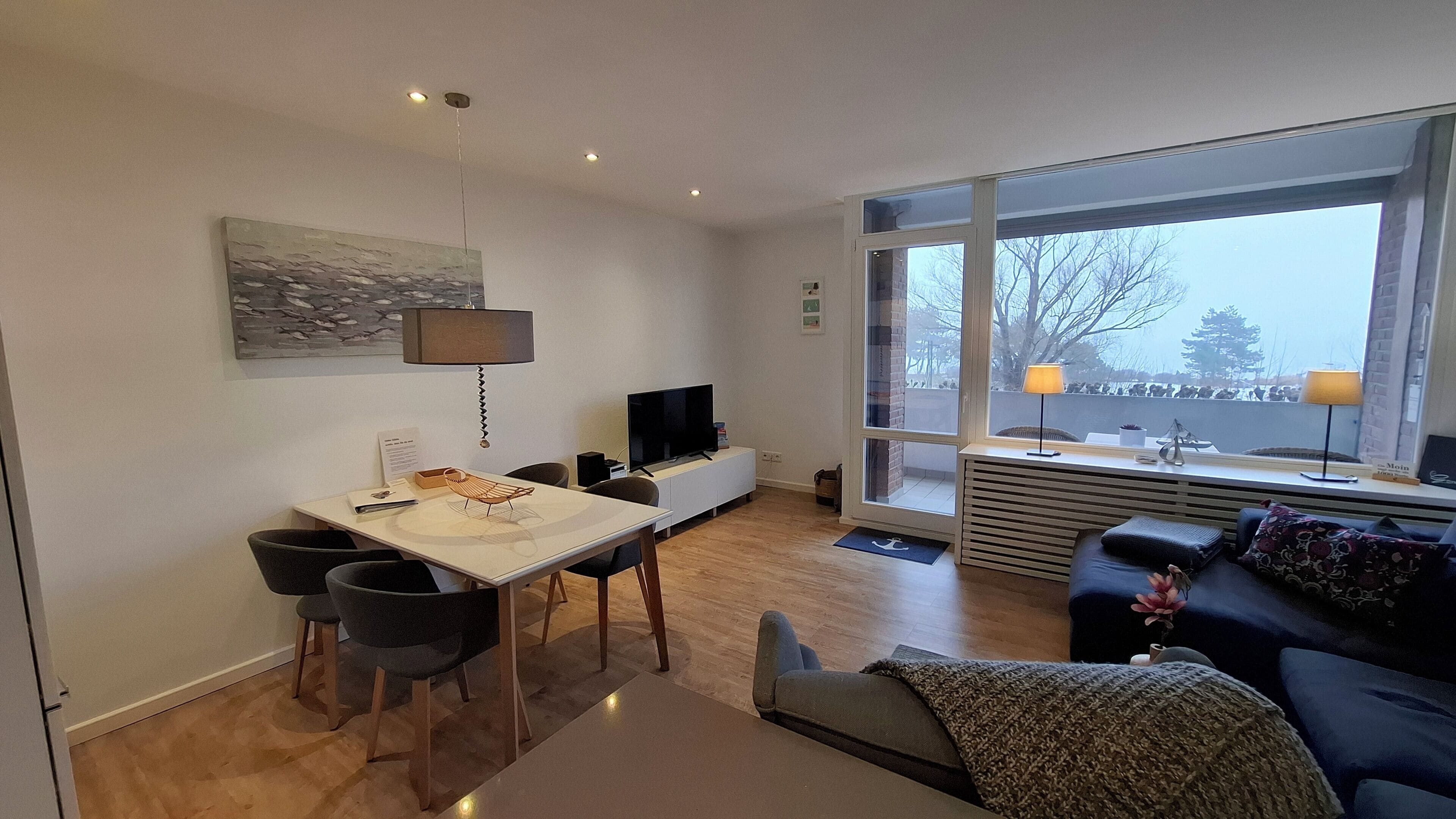TV connectée, livres, chaîne hi-fi