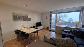 Smart TV, books, stereo