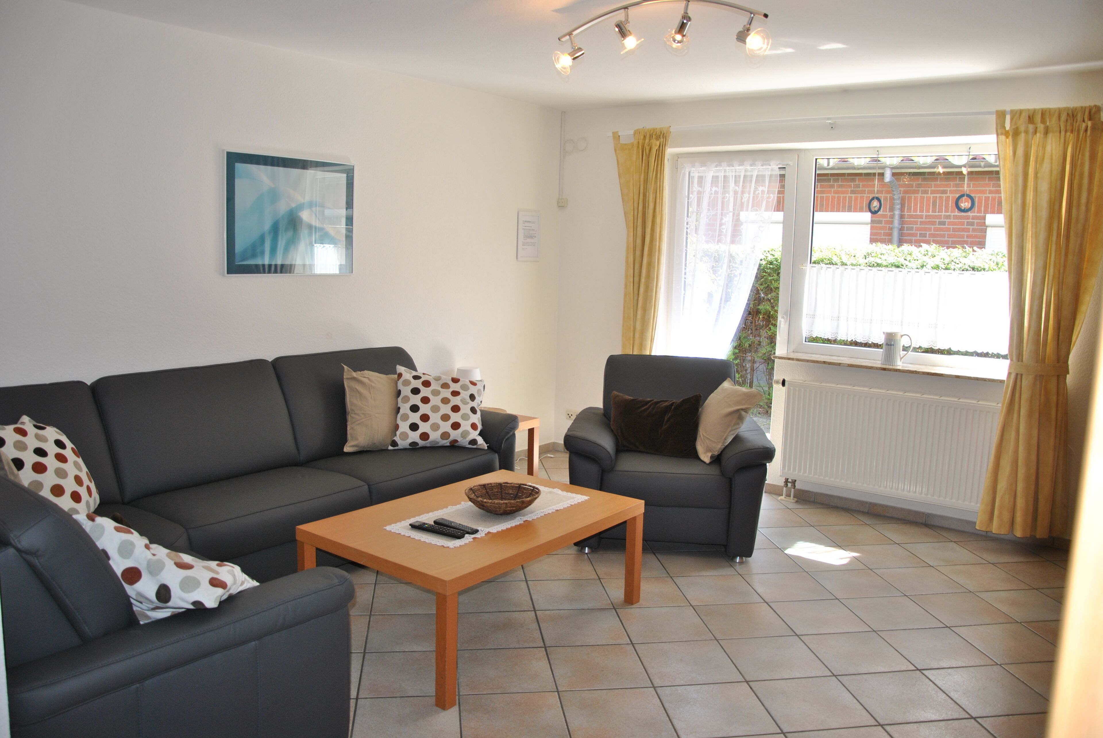 Terraced house, quiet, central, family friendly, free wifi and SKY sports