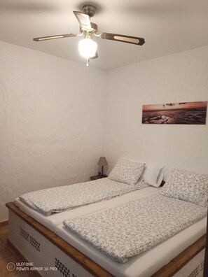 2 Schlafzimmer, Zimmersafe, Bügeleisen/Bügelbrett, WLAN