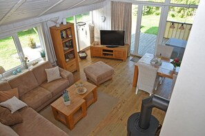 Fernseher, Kamin, DVD-Player, Tischtennisplatte