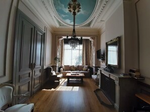 Smart TV, fireplace, books - Superb character duplex in the European district (Ixelles)
