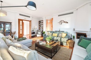 Smart TV, fireplace, DVD player, ping pong