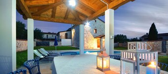 Beautifully renovated villa with pool; welcoming and pet-friendly