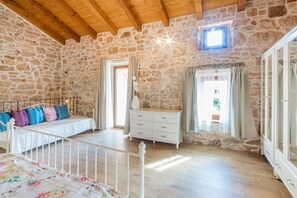 1 chambre, fer et planche à repasser, lit parapluie, Wi-Fi gratuit