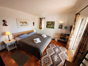 3 bedrooms, iron/ironing board, WiFi, bed sheets - Villa with charm, pool and large garden near the beach (Vale do Lobo/Almancil)