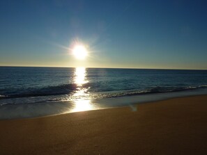 Beach nearby, sun-loungers, beach towels