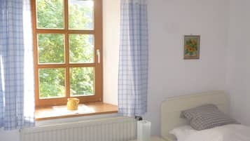 5 Schlafzimmer, Bügeleisen/Bügelbrett, Reisekinderbett, Bettwäsche