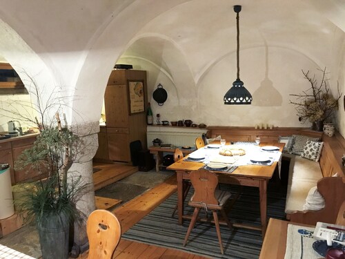 Historisches Bauernhaus in ländlichen Dorf in nordbayerischen Landschaft