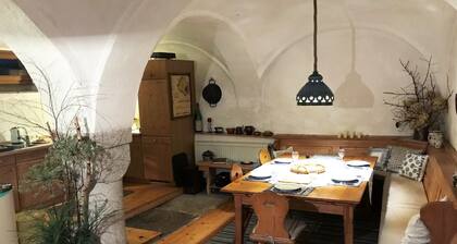 Historisches Bauernhaus in ländlichen Dorf in nordbayerischen Landschaft