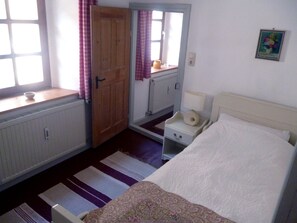 5 chambres, fer et planche Ă repasser, lit parapluie, draps fournis