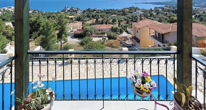 "Ein Stück Himmel". Villa mit herrlichem Meerblick,Pool und Spielzimmer