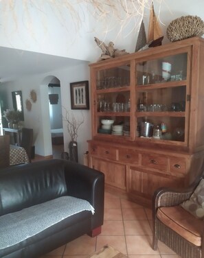 TV, lareira, DVD player