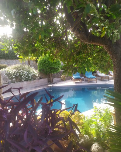 Villa avec piscine proche de la plage,de la rivière et la montagne.