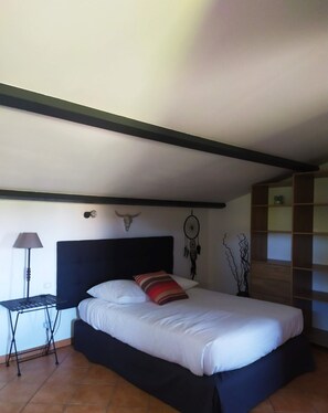 4 bedrooms, iron/ironing board, travel crib, free WiFi - Villa with swimming pool near the beach, river and mountain. (Zonza)