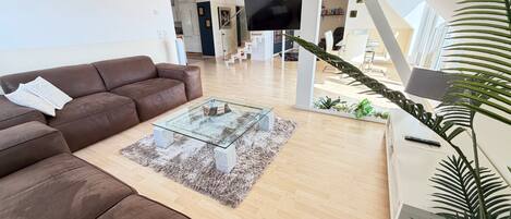 Smart-TV, Kamin, DVD-Player, Stereoanlage