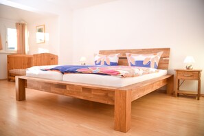 4 Schlafzimmer, Bügeleisen/Bügelbrett, kostenloses WLAN, Bettwäsche