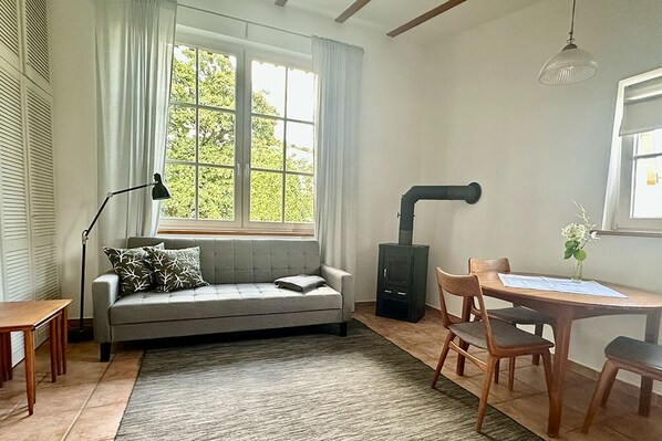 Smart TV, table tennis, books