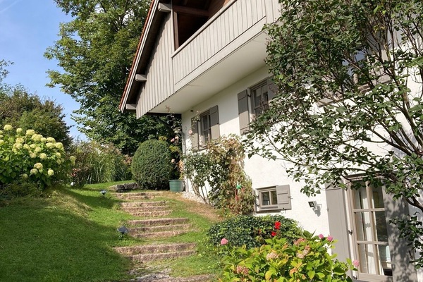 Wohlfühl-Ferienhaus am Tratenbach in Lenggries mit Bergblick
