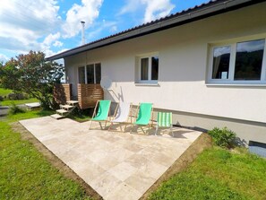 Terrace/patio - Luxurious holiday home, panoramic view, next to the ski lift, train/ski included (Oberstaufen / Steibis)