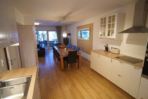 Luxurious holiday home, panoramic view, next to the ski lift, train/ski included