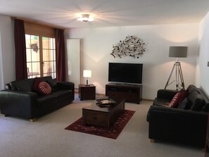 Smart-TV, DVD-Player, Bücher