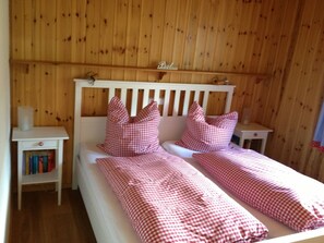 3 dormitoris, planxa i posts de planxar, Internet i roba de llit 