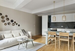 Tv, dvd-afspiller, videobibliotek, stereoanlæg