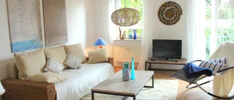 Téléviseur, livres, chaßne audio