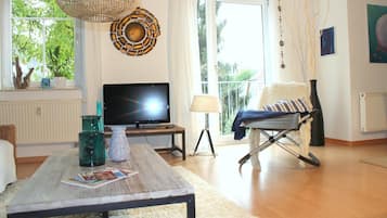 Fernseher, Bücher, Stereoanlage