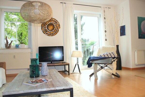 TV, books, stereo