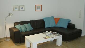 Smart-TV, DVD-Player, Tischfußball, Tischtennisplatte