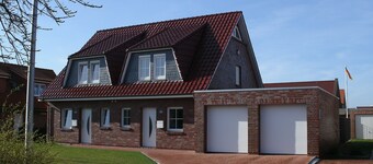 Exclusive comfortable for 6-dog house with design furnishings, WiFi, beach chair