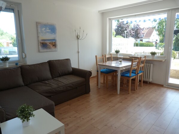 TV, DVD player, books, stereo