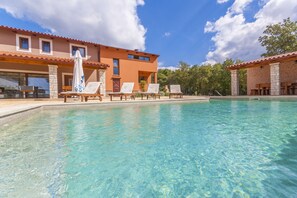 Piscine extérieure