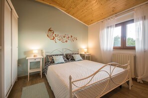 8 bedrooms, iron/ironing board, free WiFi, bed sheets