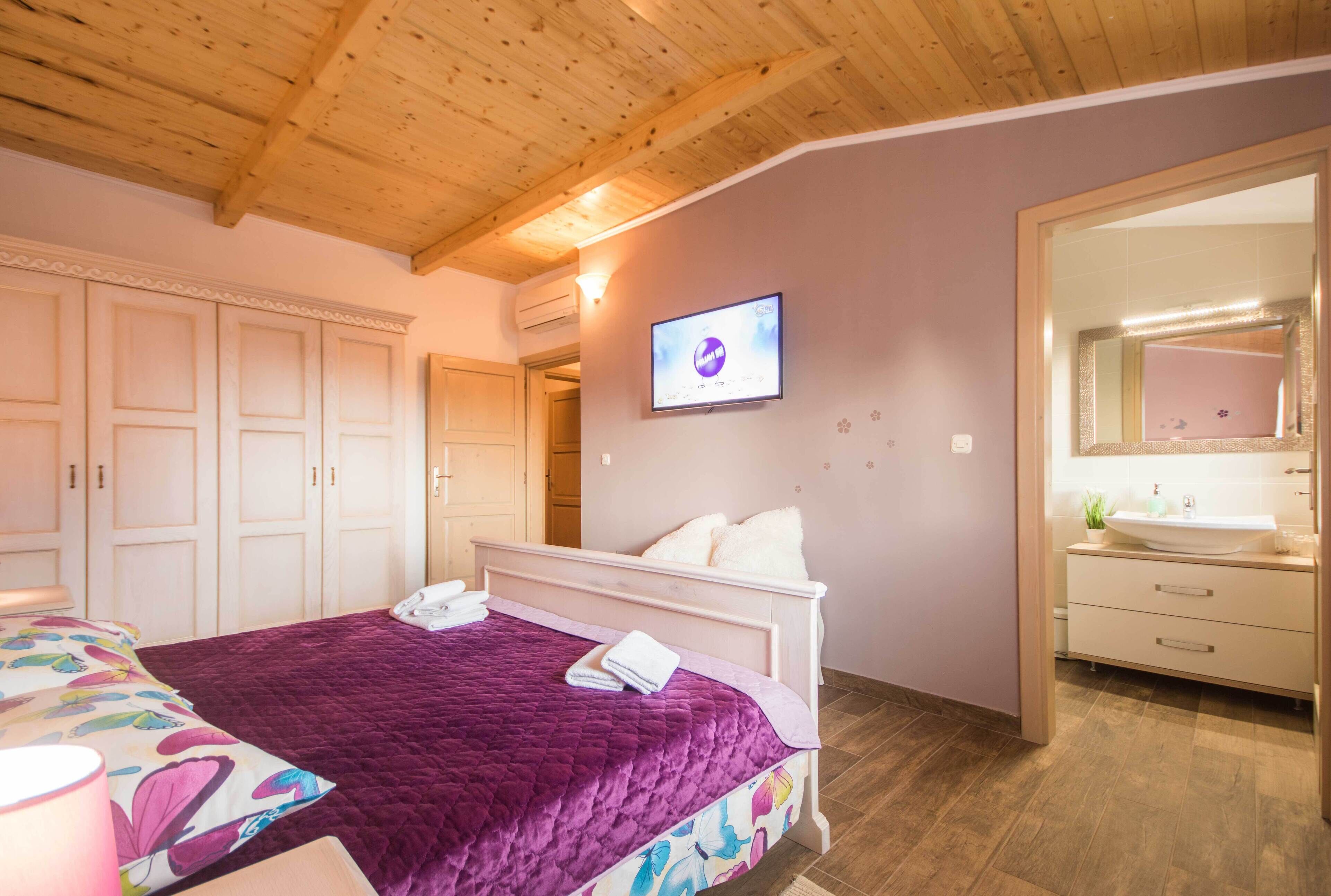 8 habitaciones, tabla de planchar con plancha y wifi gratis 