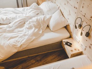 1 bedroom, in-room safe, WiFi, bed sheets