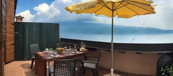 Casa Fornico 8, terrace with breathtaking views of Lake Garda