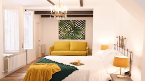 4 bedrooms, iron/ironing board, WiFi, bed sheets - DIWAN Suite apart. 4BDR / 5BTH - Atocha / City Center (Madrid)